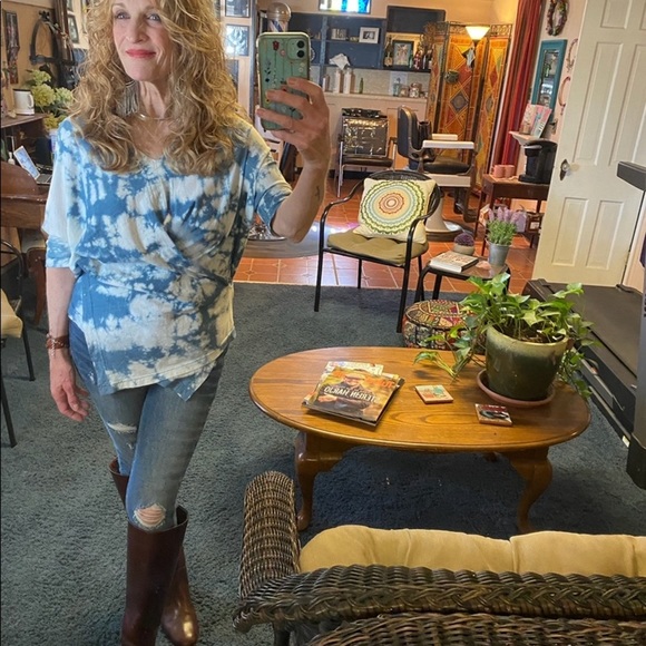 AMADI Floating Island Kimono Top - Picture 2 of 6